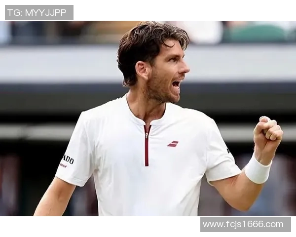 骨头先生带领足球明星们在绿茵场上展开激烈对决的精彩瞬间